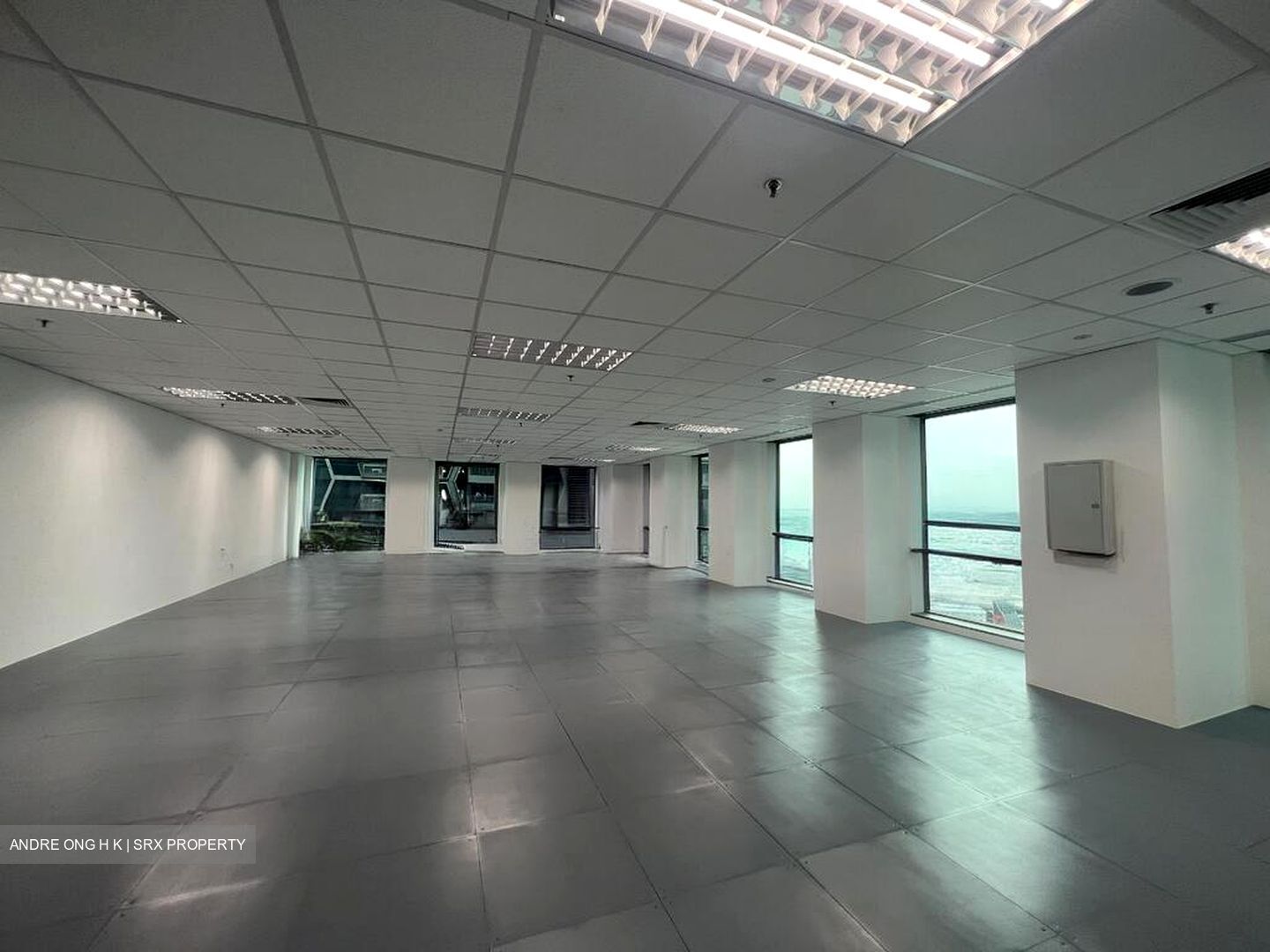 Oue Downtown (D1), Office #594020181